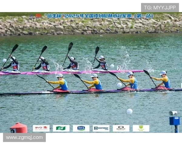皮划艇队赛后的团队荣誉心
